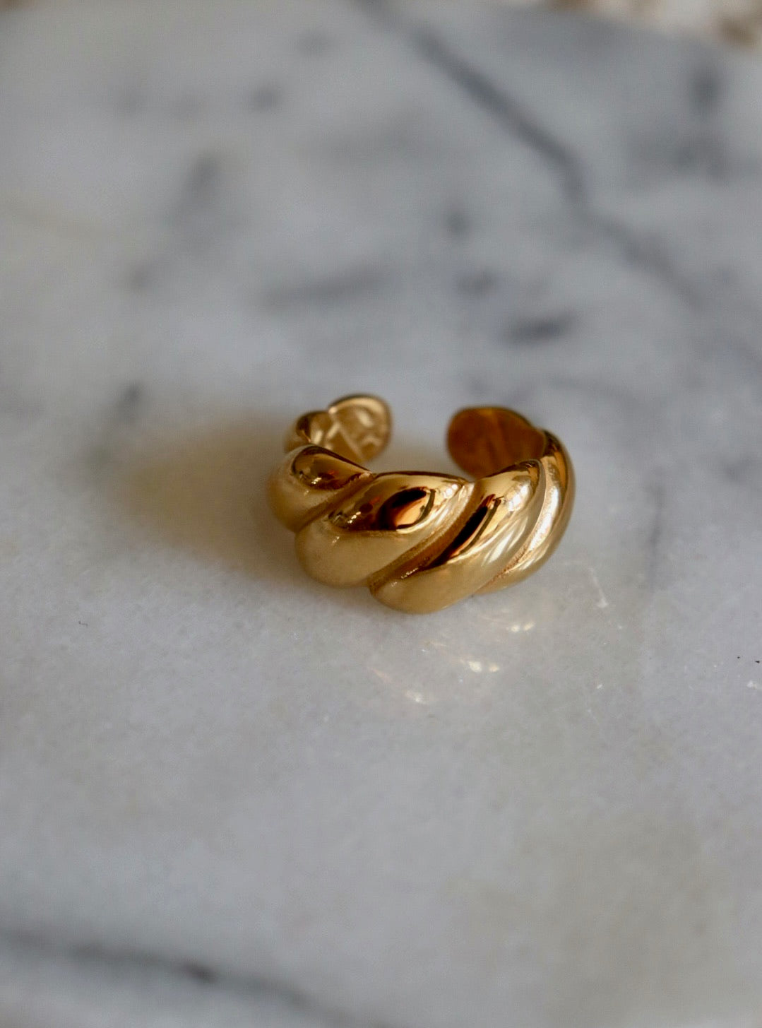 Croissant ring