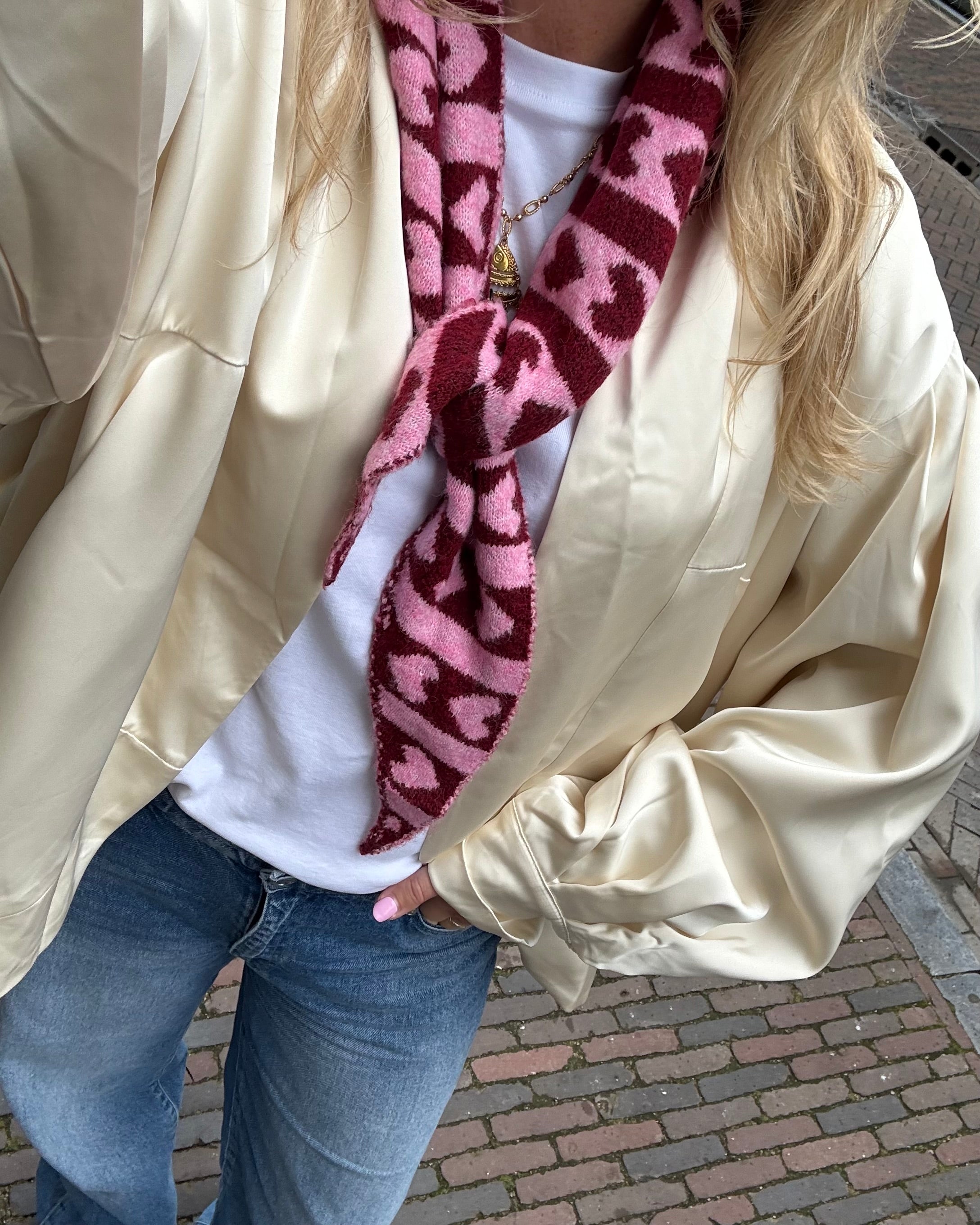 Lulu scarf red hearts