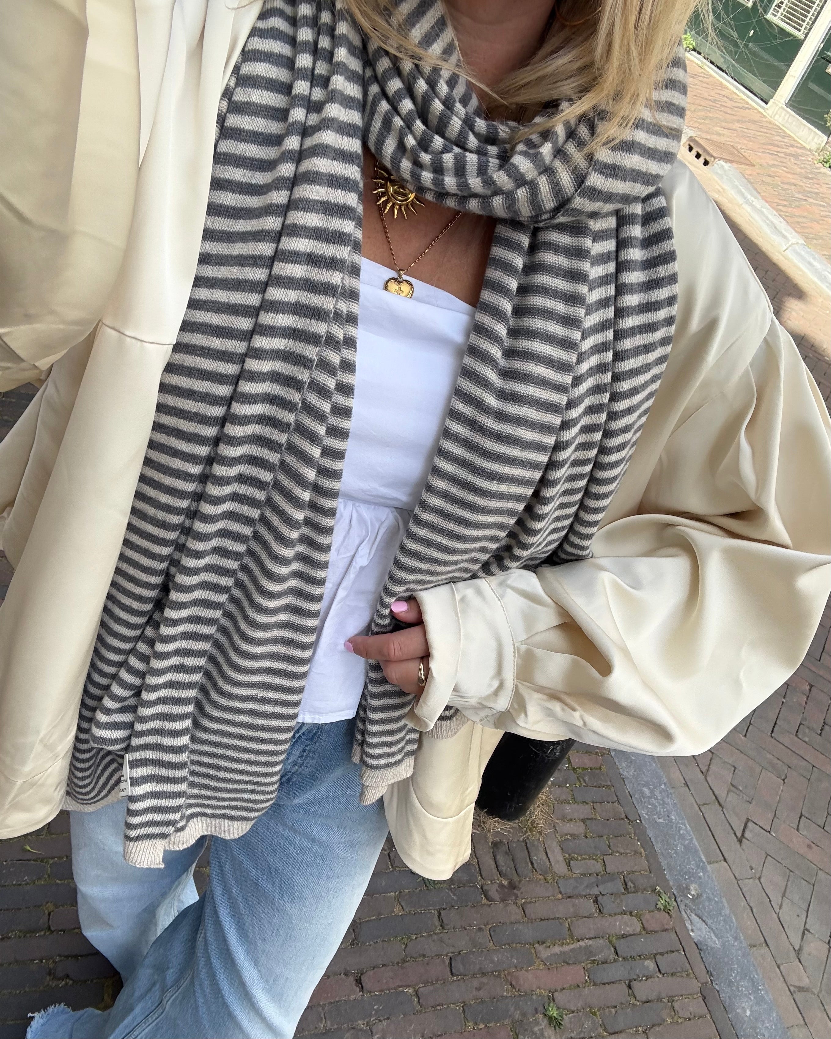 Doris scarf grey